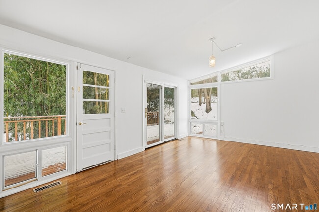 Building Photo - 4 Split Timber Pl