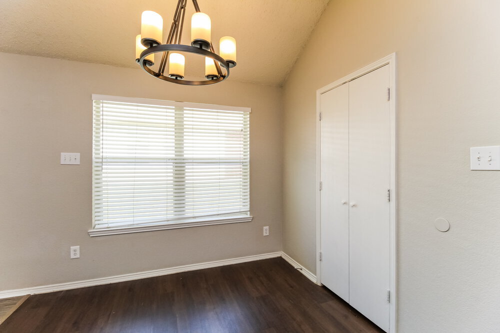 Building Photo - 833 Beaver Creek Dr