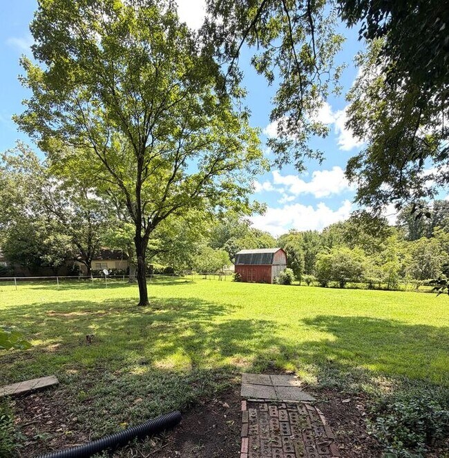 Building Photo - T.R. Lawing Realty Property