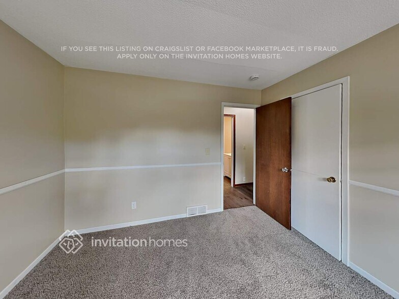 Building Photo - 13010 Deerwood Ln N