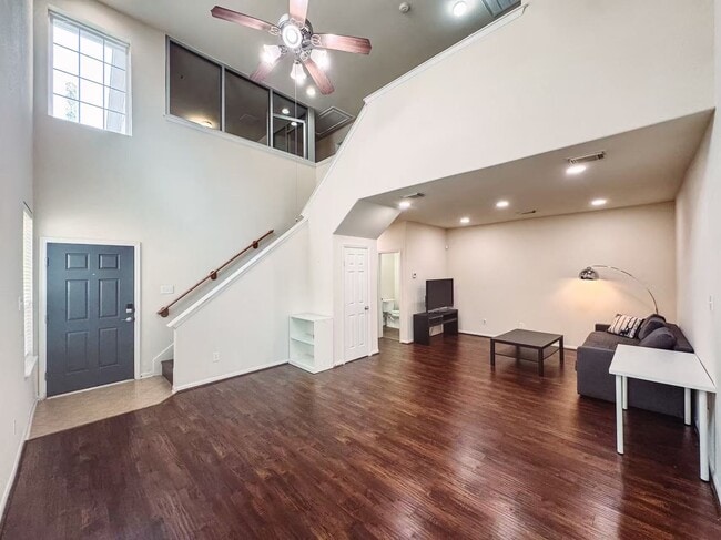 Building Photo - 3923 Calgary Cir