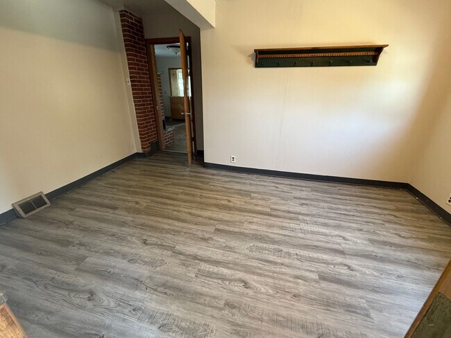 Building Photo - Country Comfort in Fort Atkinson