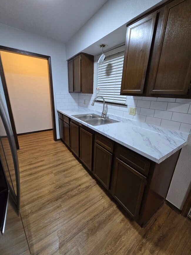 Building Photo - 513 N Roosevelt Ave