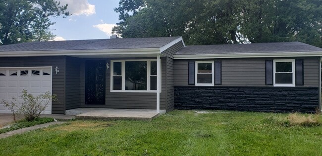 Building Photo - Great single family home!