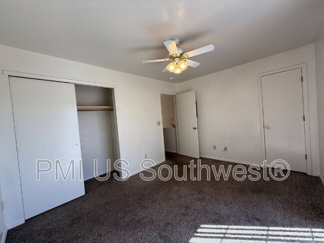 Building Photo - 9560 E Lakeshore Dr