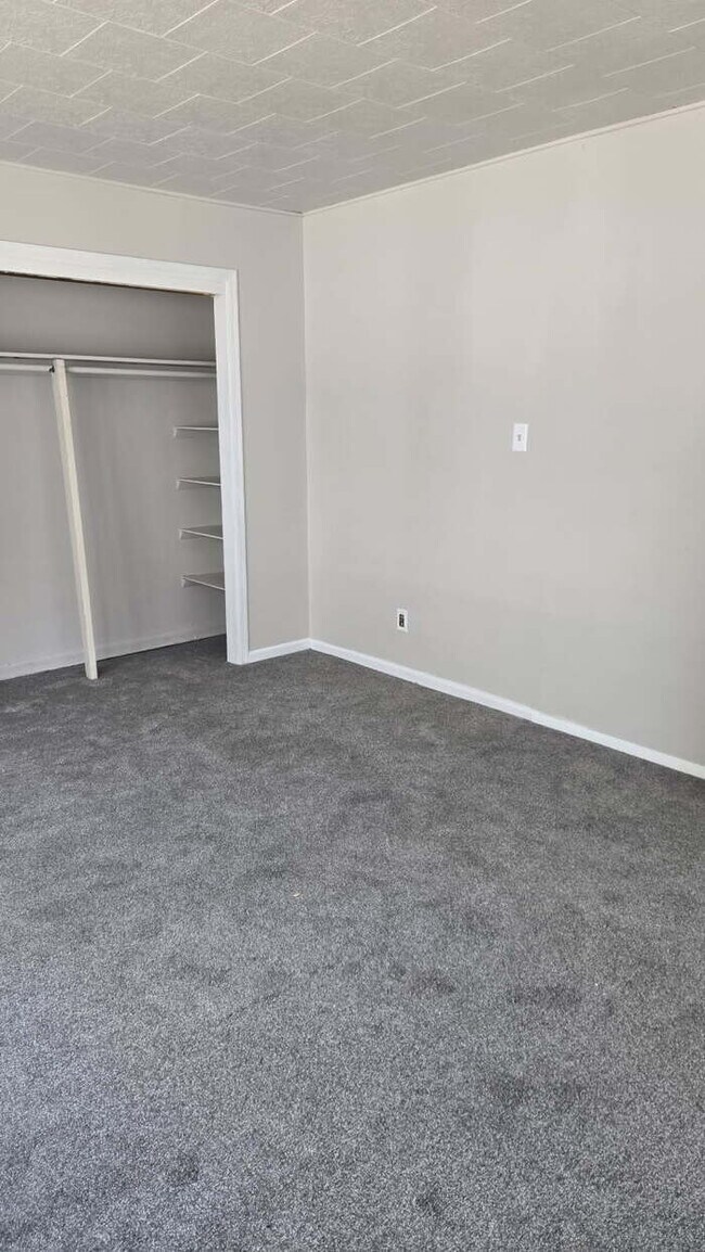 Building Photo - 50% discount on first month's rent with approved application