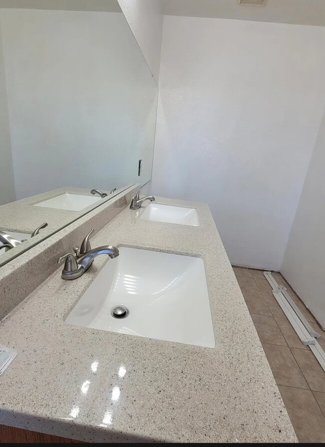Building Photo - 11666 English Ct