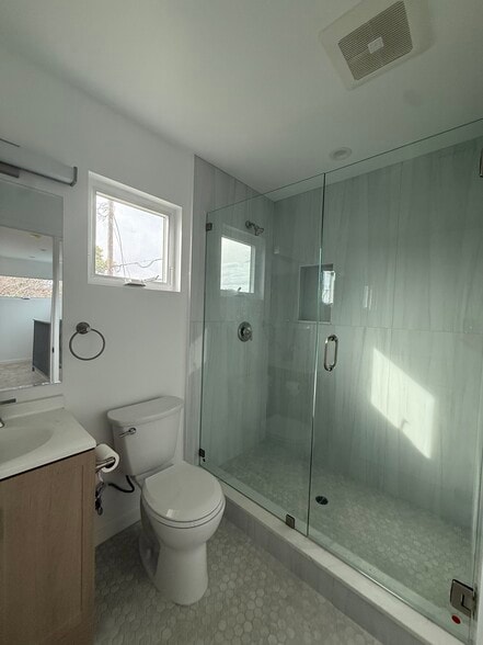 2nd floor shared bath with large shower - 6259 Riverton Ave