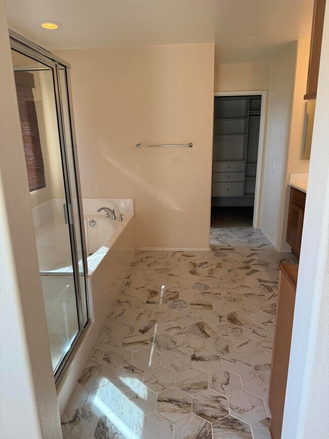 Building Photo - 43426 Lago Brezza Dr