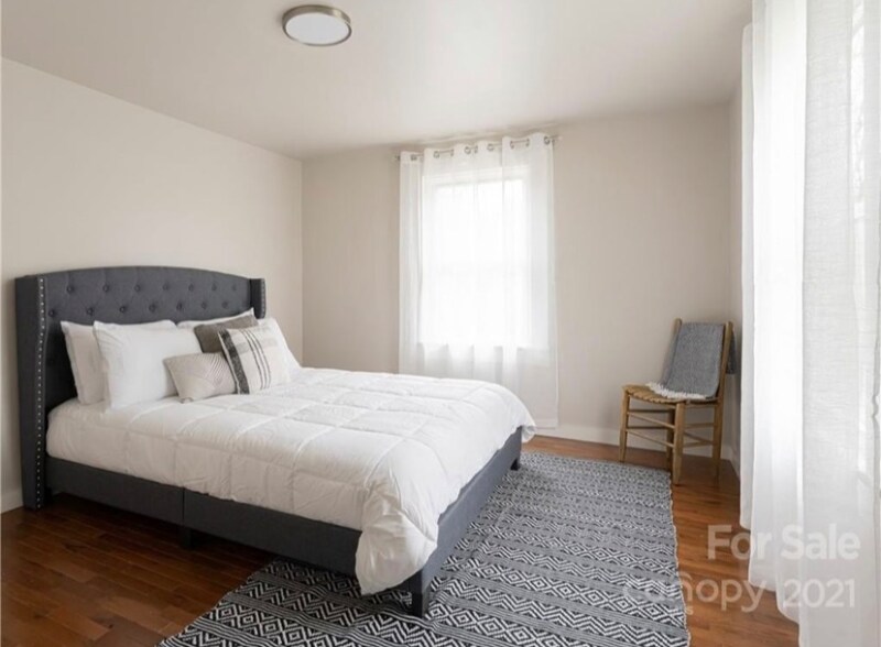 Building Photo - 334 N Main St