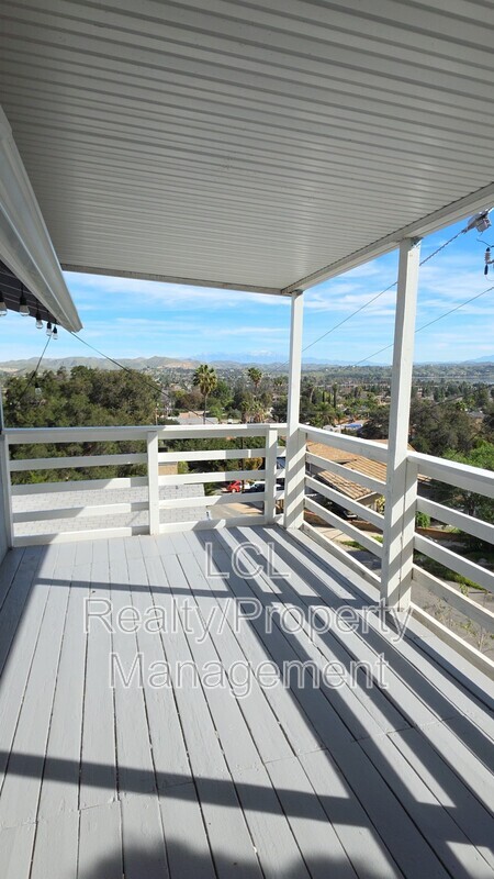 Building Photo - 33361 Gisborne St