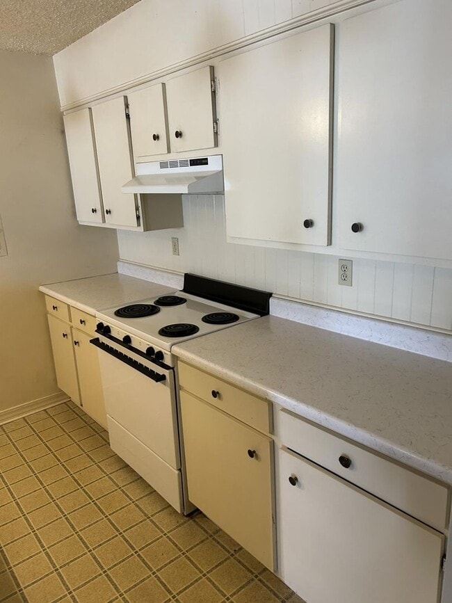 Building Photo - 2 Bed / 1 Bath – Terrace Gardens Condominiums