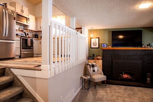 Building Photo - 6065 Pemberton Way