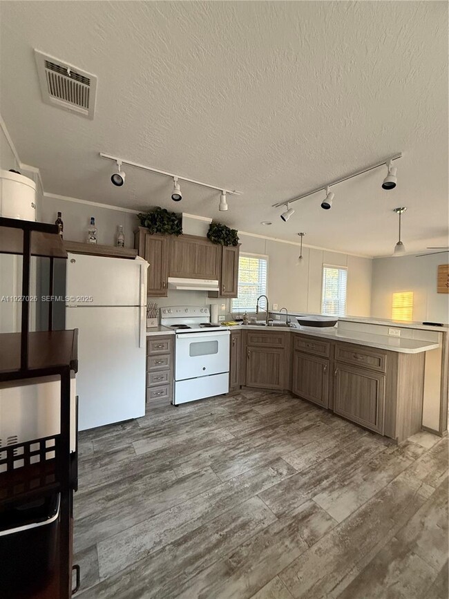 Building Photo - 455 S Coral St