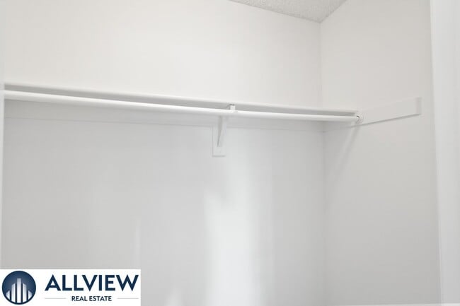 Building Photo - Gorgeous, updated 3 bed, 2 bath home in th...