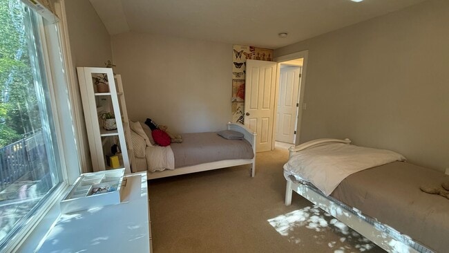 Building Photo - Pristine Single-Family Home in the Heart o...