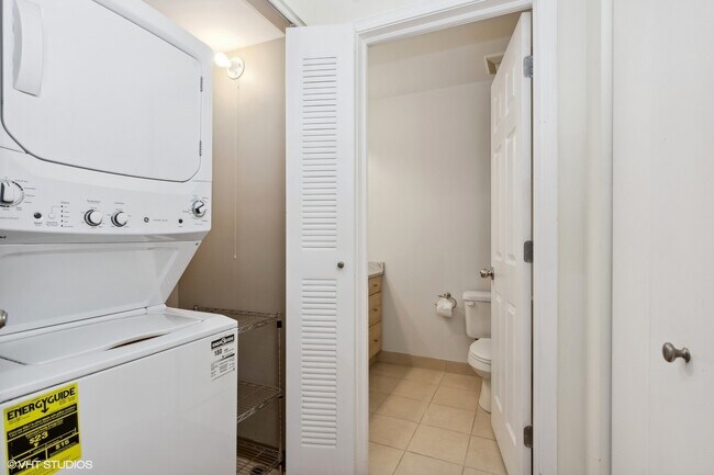 Building Photo - 525 W Superior St