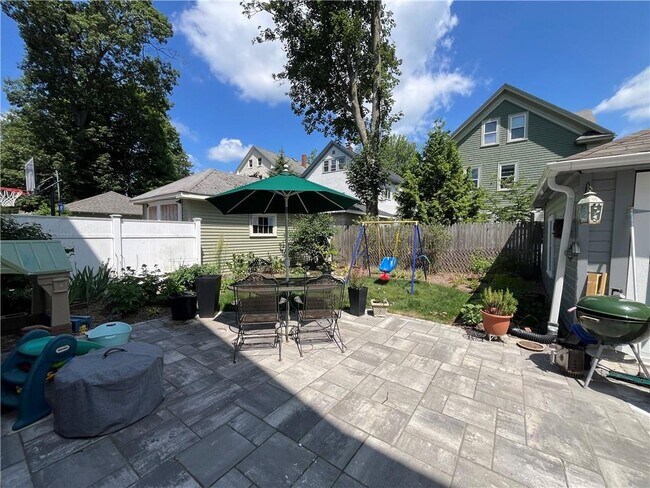 Building Photo - 224 Rochambeau Ave