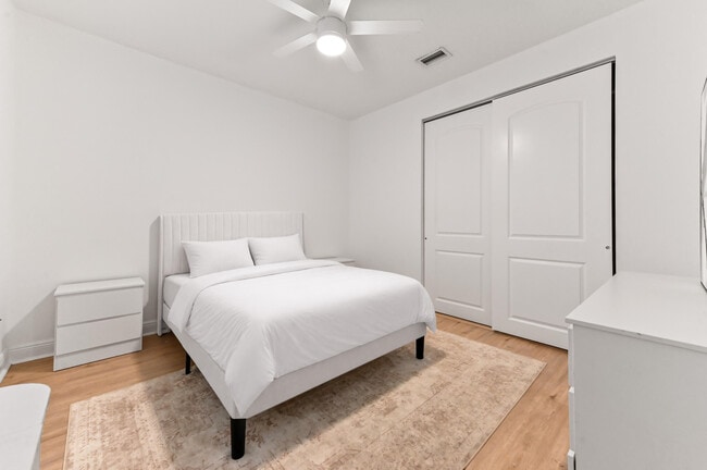 Building Photo - 642 NW 38th Cir