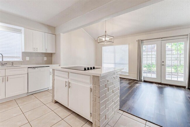 Building Photo - 1018 Rock Canyon Dr
