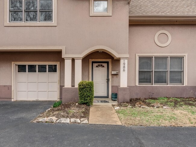 Building Photo - 1986 Eastend Dr