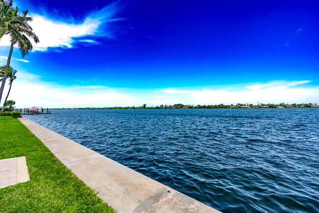 Building Photo - 2800 N Flagler Dr