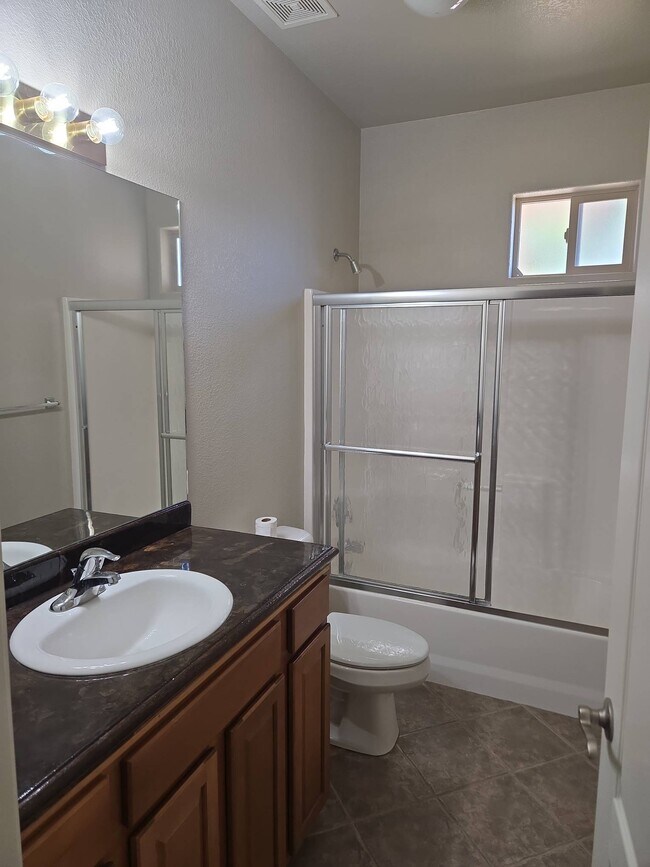 Building Photo - 729 Skyview Ct