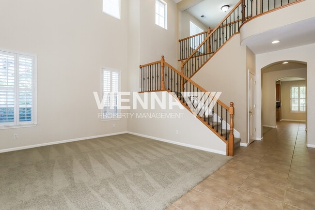 Building Photo - Beautiful 4 Bedroom Home in Great Location