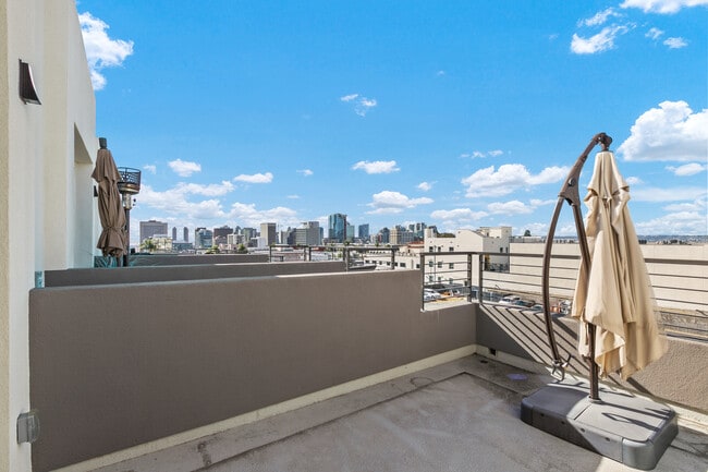 Building Photo - 2065 Fifth Ave