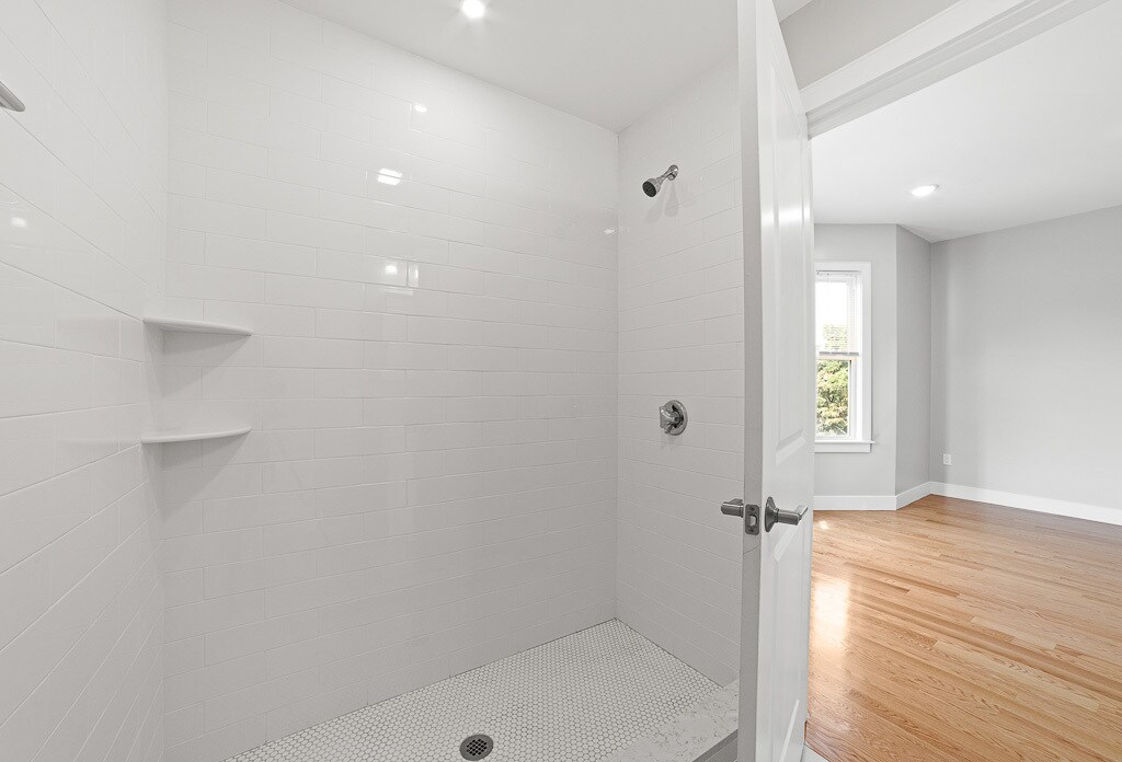 Building Photo - 146 Boston St