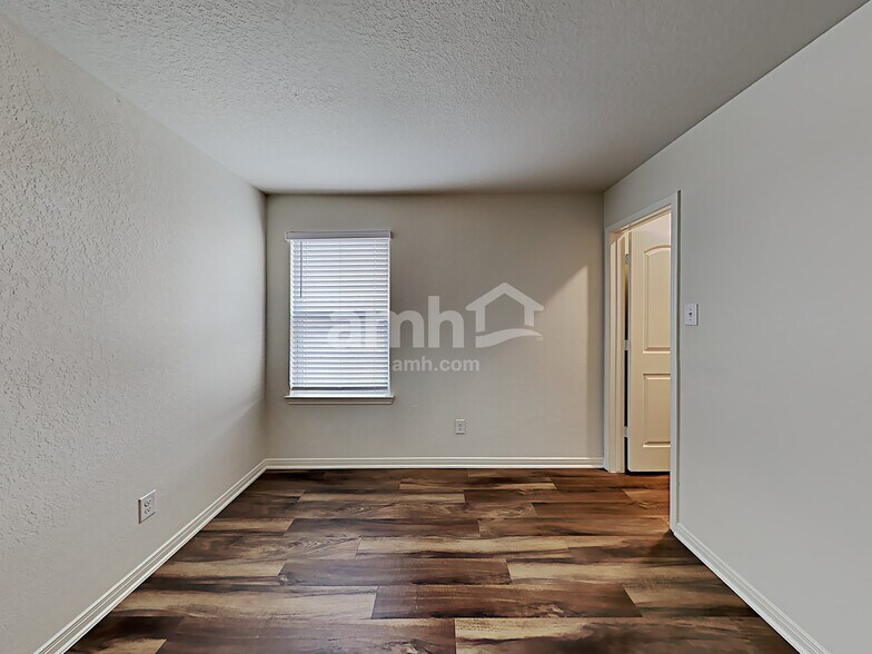 Building Photo - 12250 Commander Dr