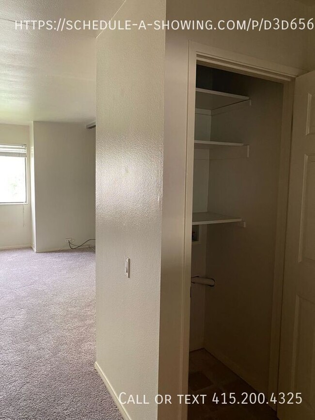 Building Photo - 545 Woodside Oaks