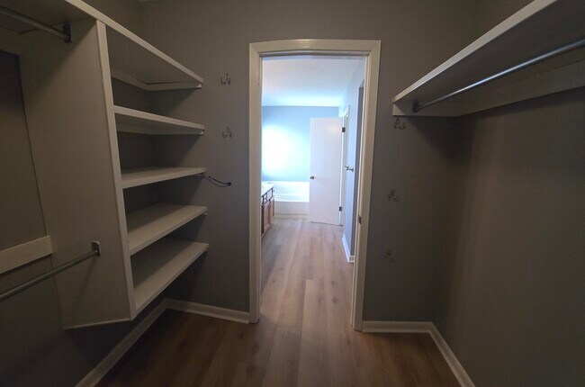 Building Photo - 3929 Balsam Dr