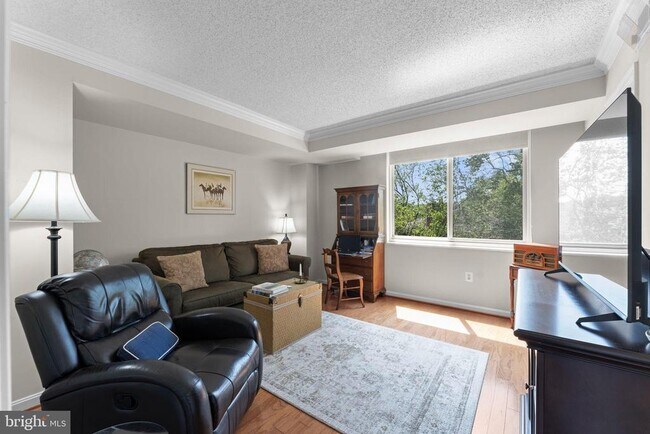 Building Photo - 1515 S Arlington Ridge Rd