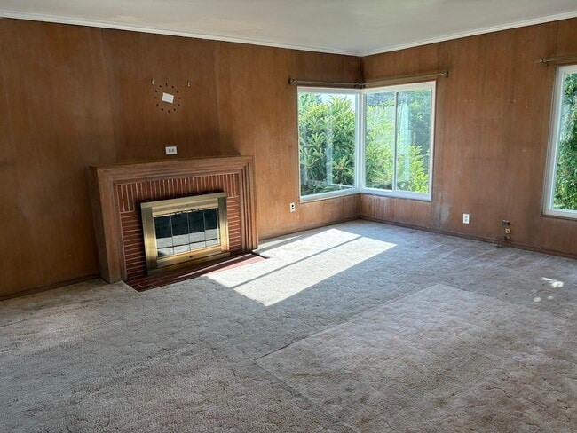 Building Photo - 4639 James Ave