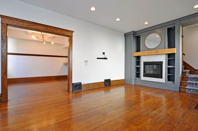 Building Photo - Beautiful 4-Bedroom 2-Bathroom Home in St. Paul!