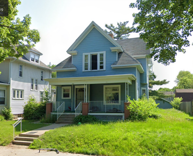 Building Photo - 1422 N Girard Ave