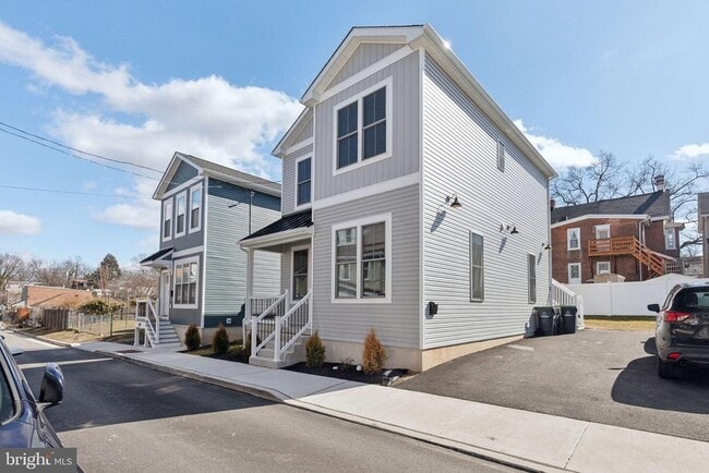 Building Photo - 153 Morgan St