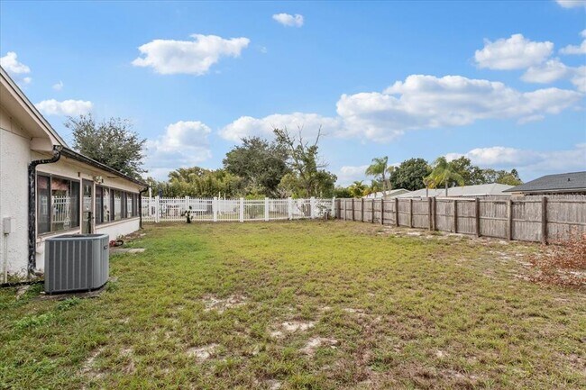 Building Photo - 8609 Sunny Hollow Ln