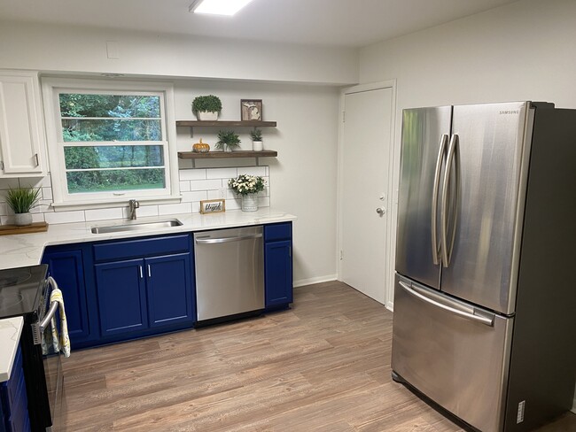 Stainless Steel Appliances - 2608 Gull Rd
