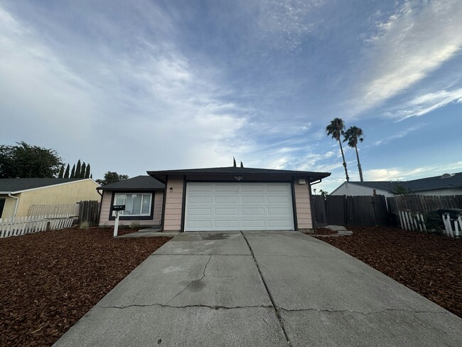Primary Photo - 22 Merrimac Pl