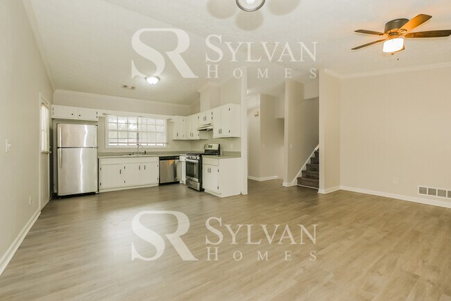 Building Photo - Immerse yourself in comfort and convenience