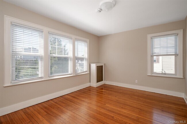 Building Photo - 453 Beach Ave