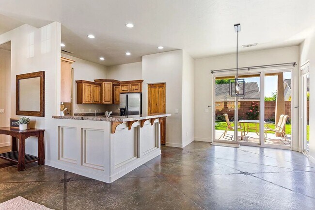Building Photo - 3 bed 2 bath home!
