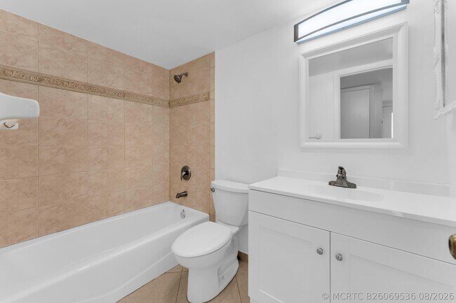 Building Photo - 931 Gardenia Dr