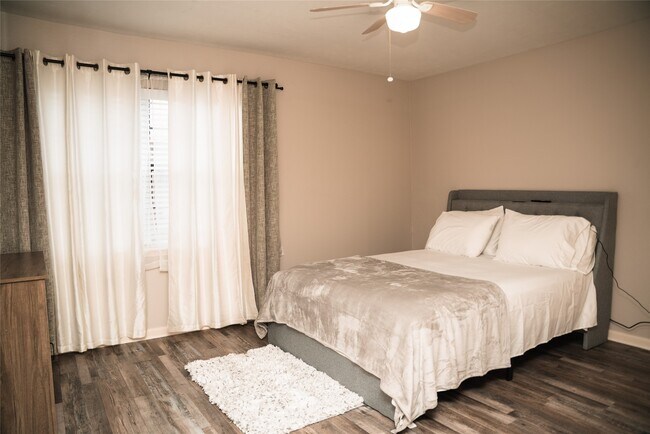 Building Photo - 11 Regency Ln
