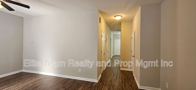 Building Photo - 2715 Meadow Knoll Dr