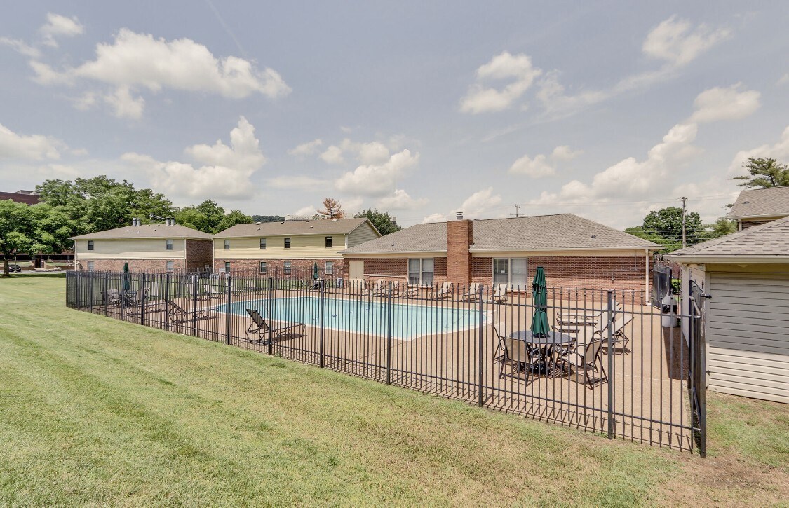 Building Photo - 5841 Brentwood Trce