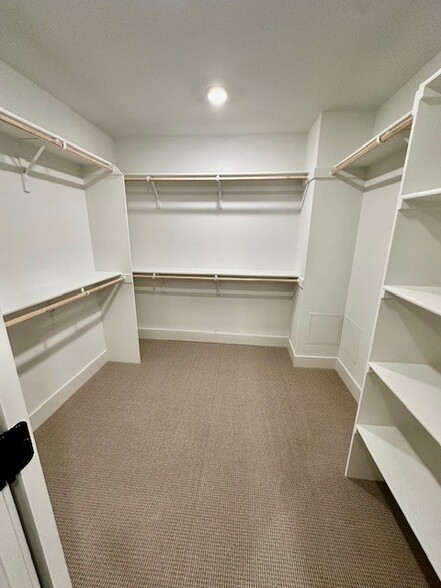 Master closer - 137 8th St