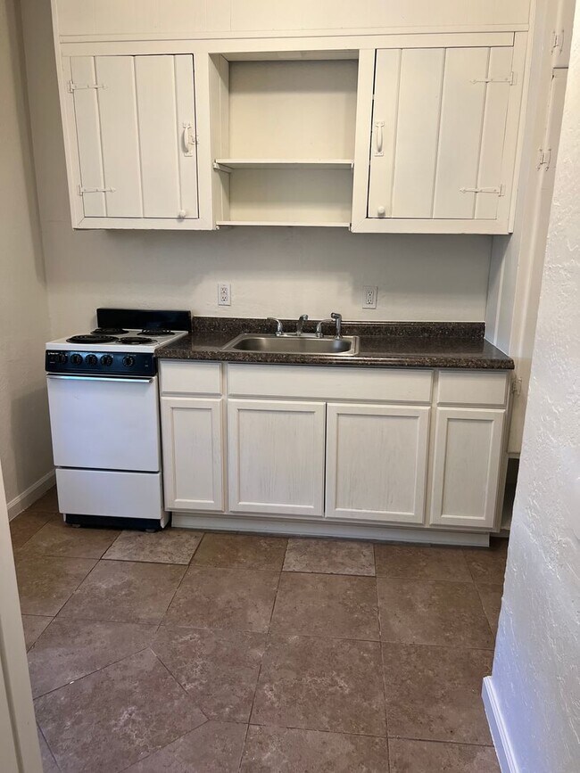 Building Photo - Studio Apartment in Shasta Lake